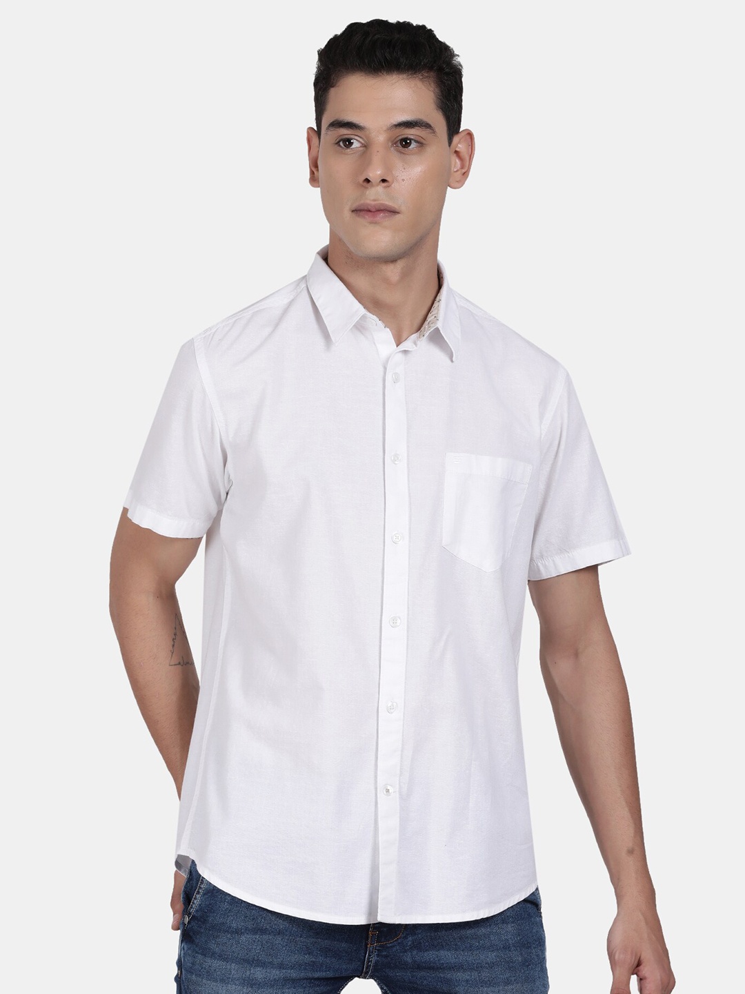 

t-base Men White Standard Casual Shirt