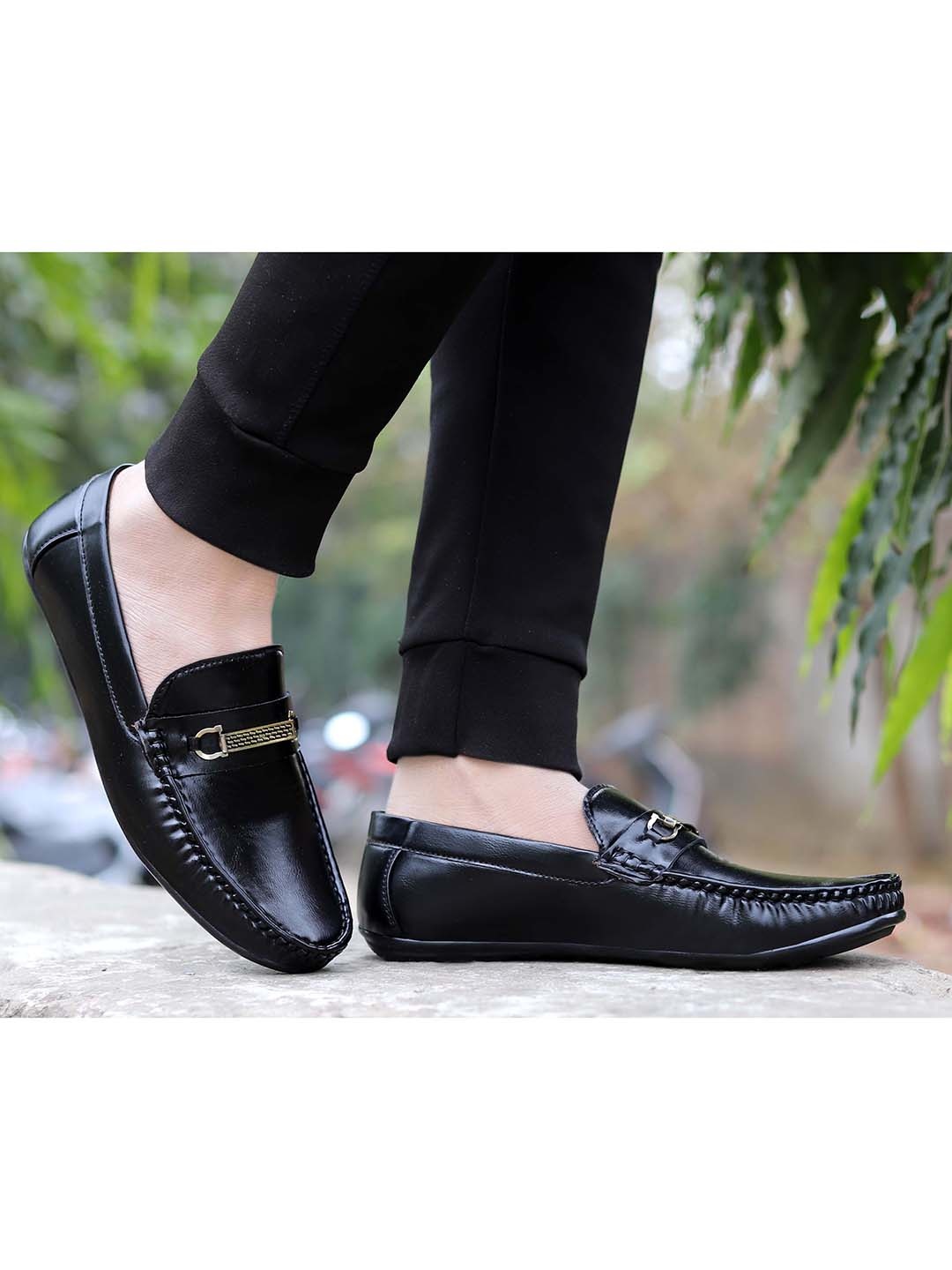 

aadi Men Black Textured Sneakers