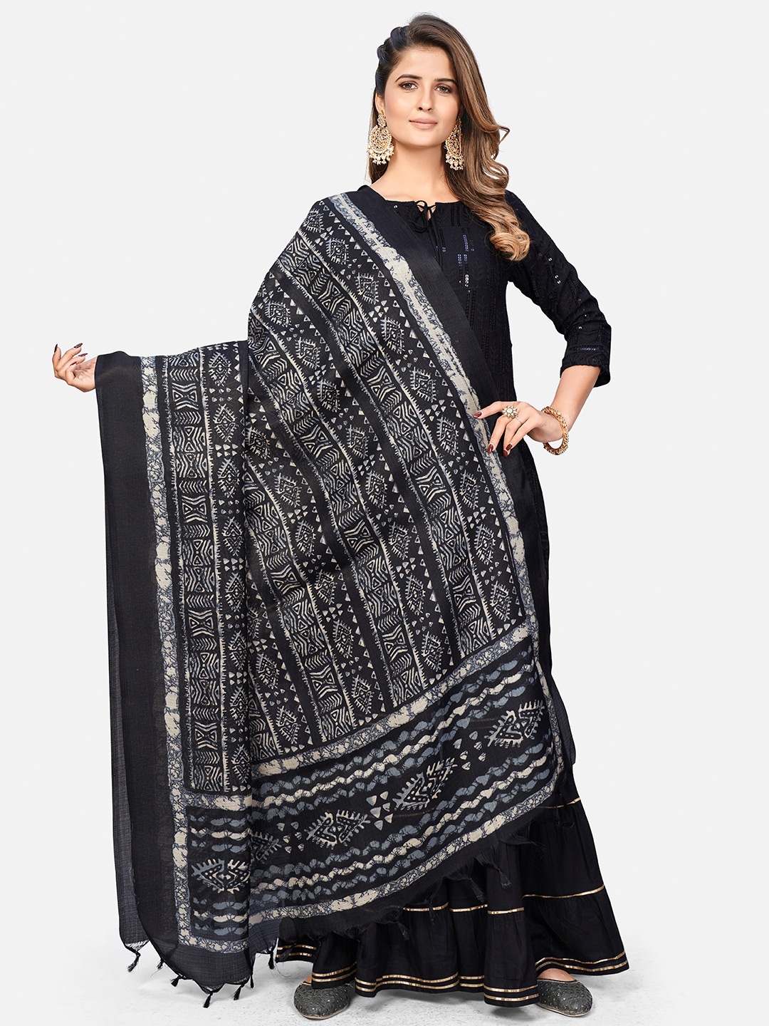 

Vbuyz Grey & White Ethnic Motifs Printed Art Silk Dupatta