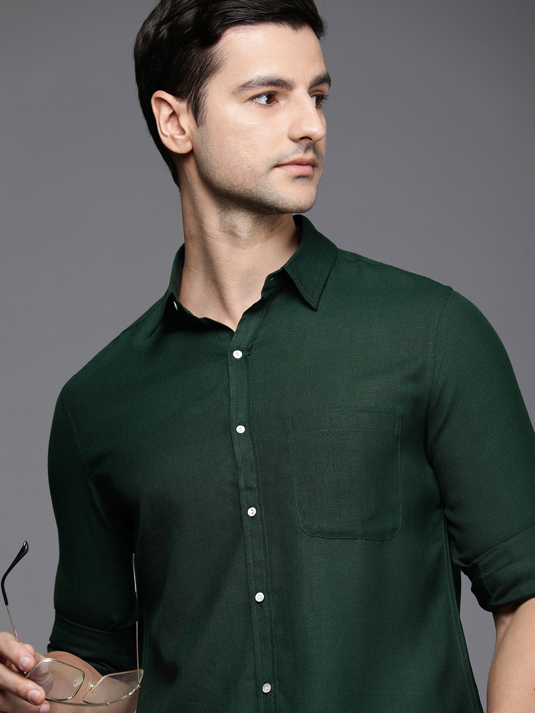 

Indo Era Men Green Solid Casual Shirt