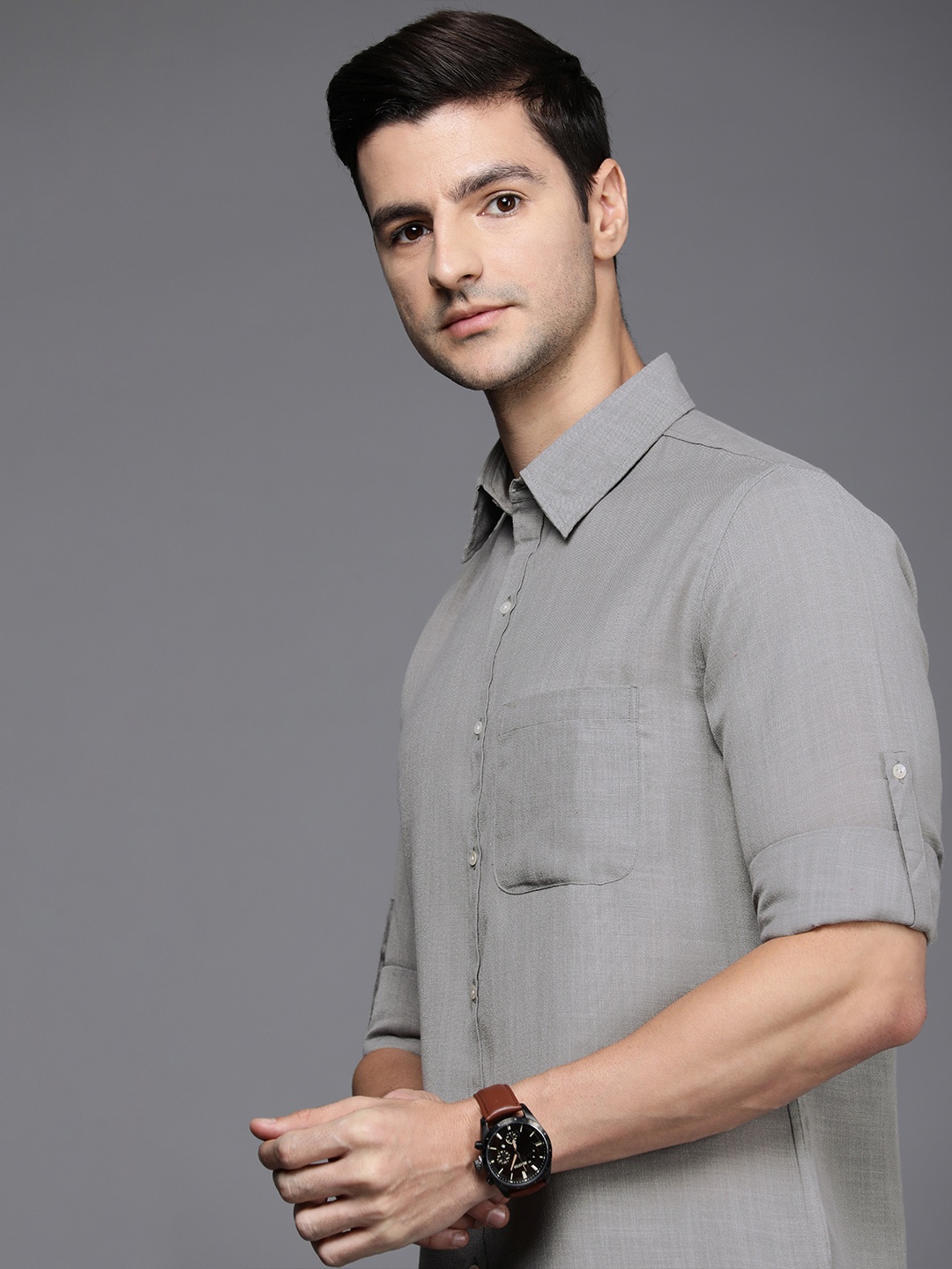 

Indo Era Men Grey Solid Casual Shirt