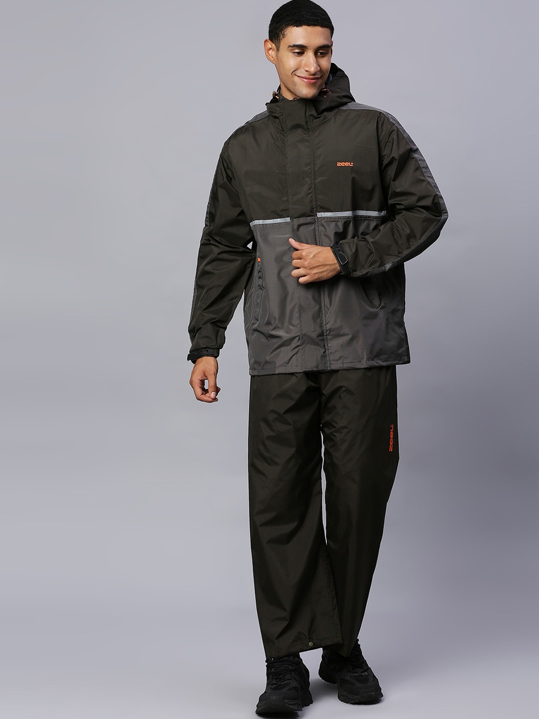 

Zeel Men Olive Solid Waterproof Rain Suit