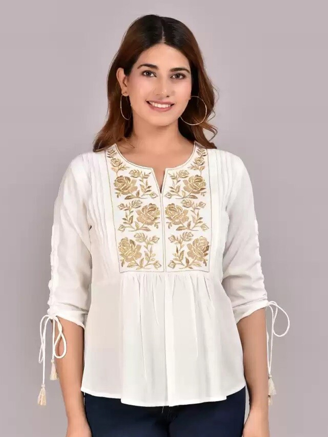 

Meeranshi White & Gold-Toned Sweetheart Neck Embroidered Tunic
