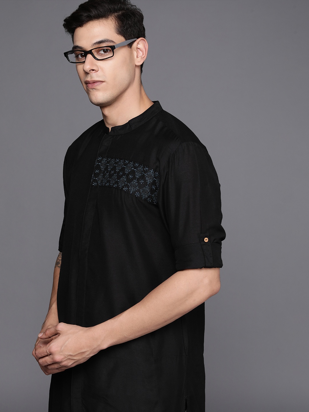 

Indo Era Men Black Ethnic Motifs Embroidered Kurta
