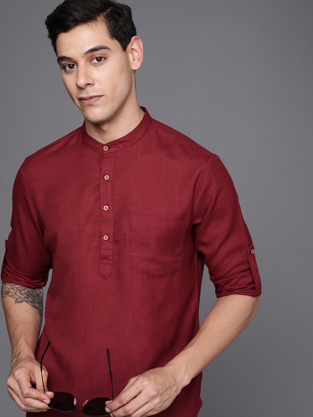 

Indo Era Men Maroon Solid Kurta