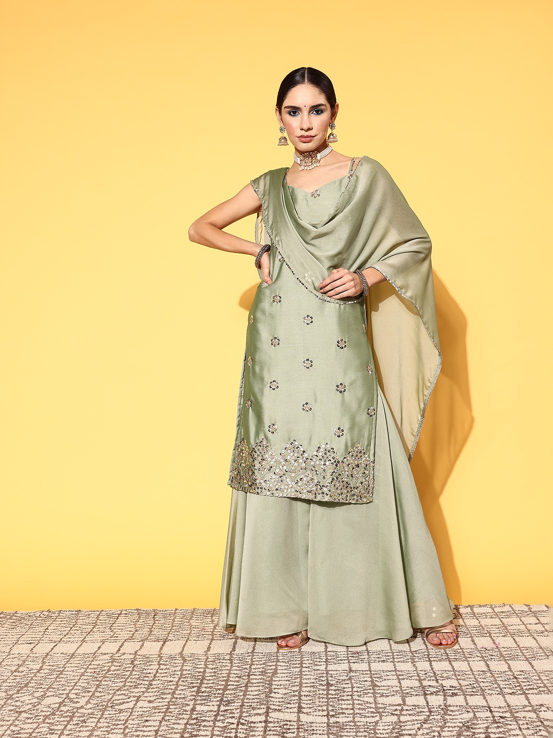 

Inddus Women Floral Silk Blend Bling it On Kurta Set, Green