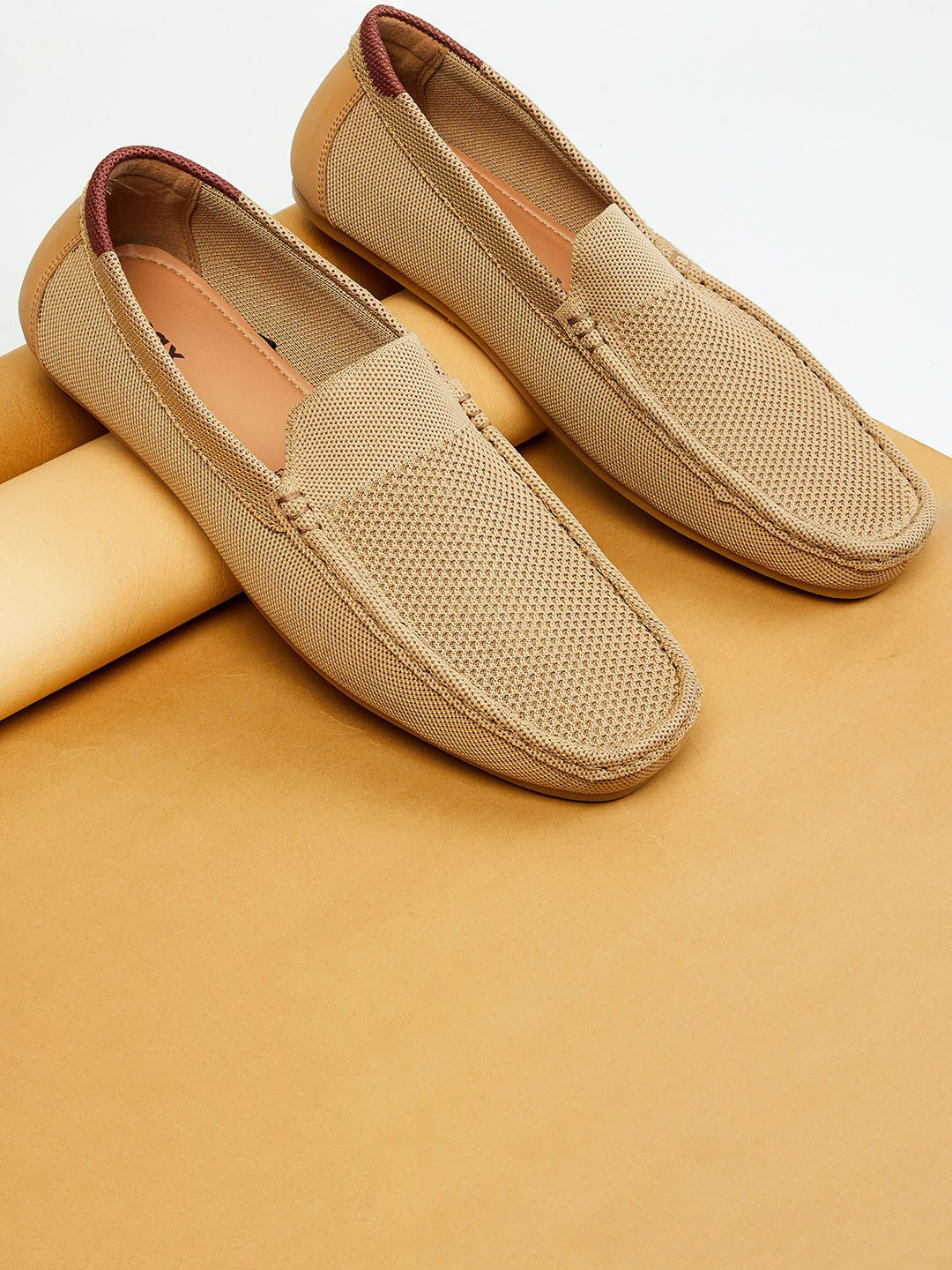 

max Men Beige Perforations Driving Shoes
