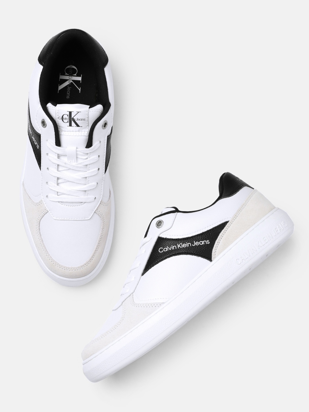 

Calvin Klein Men White Colourblocked Leather Sneakers