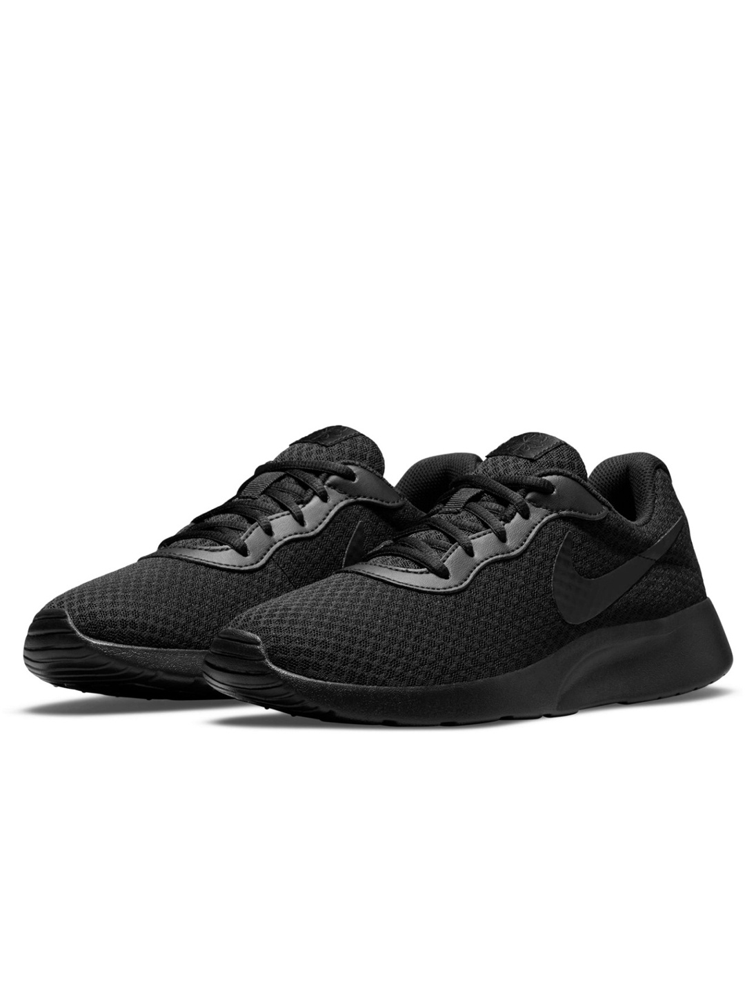 

Nike Women Tanjun Sneakers, Black