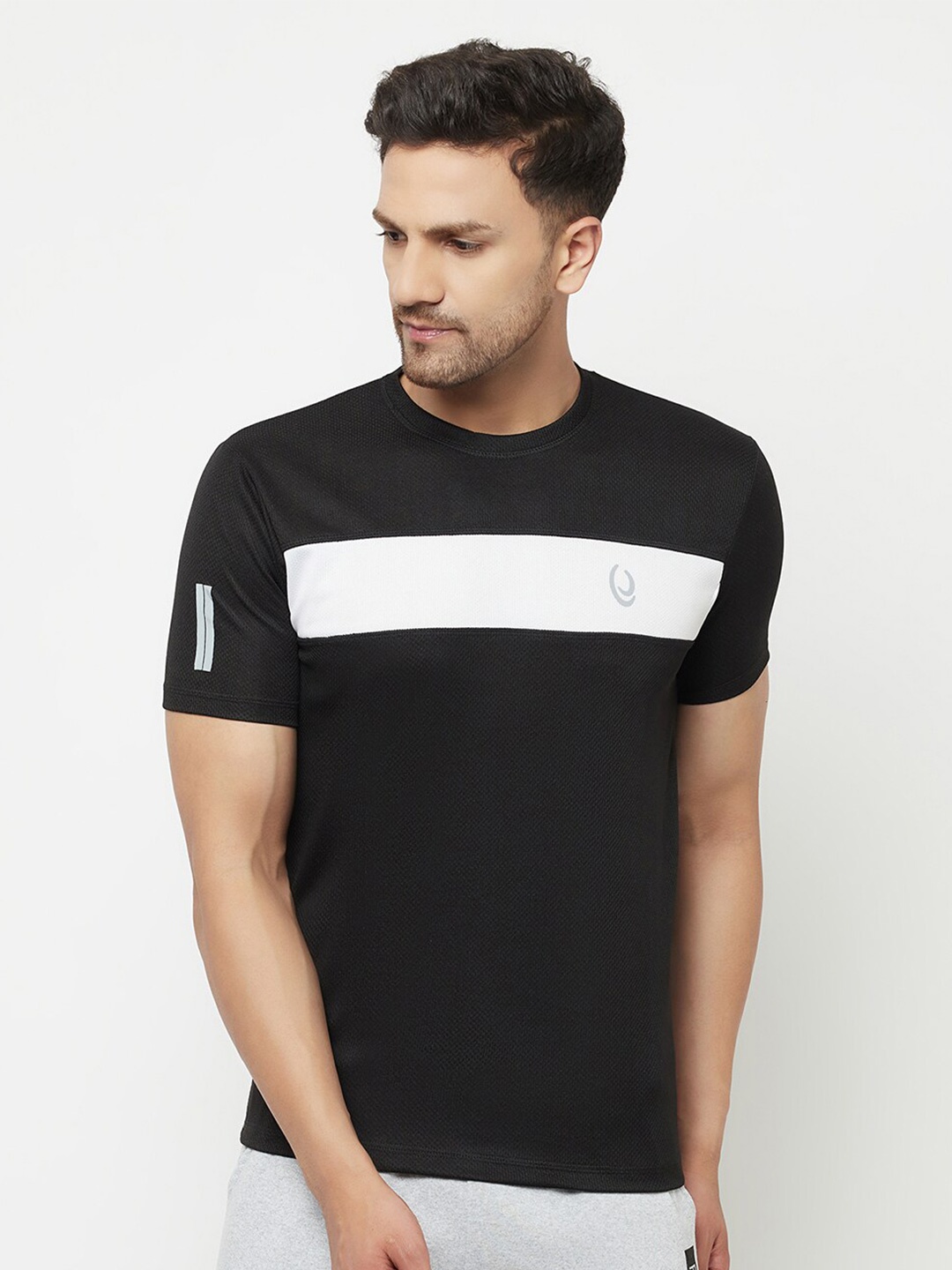 

ELEGANCE Men Black Applique T-shirt
