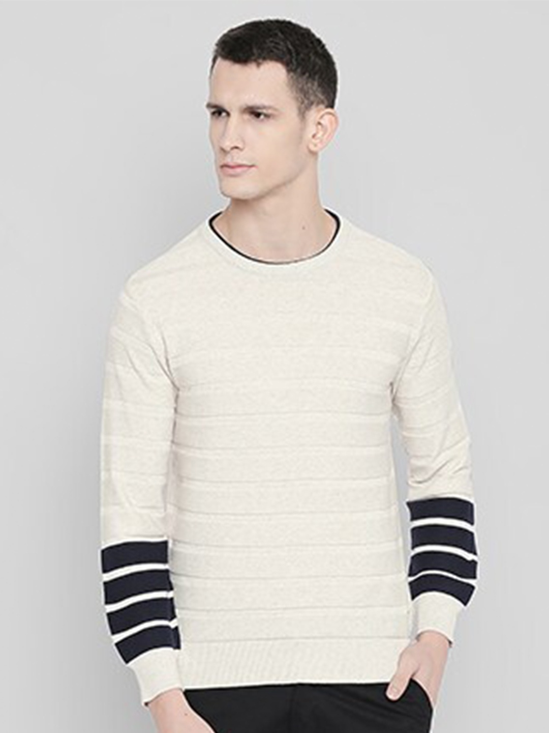

Status Quo Men Beige & Black Colourblocked Pullover