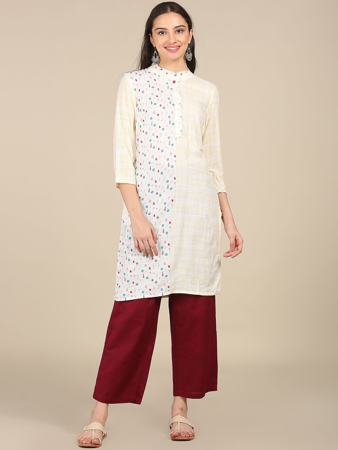 

Karigari Women White Geometric Thread Work Kurta