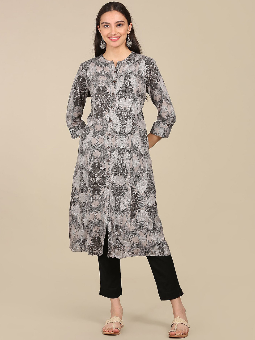 

Karigari Women Grey Keyhole Neck Extended Sleeves Mirror Work Kurta