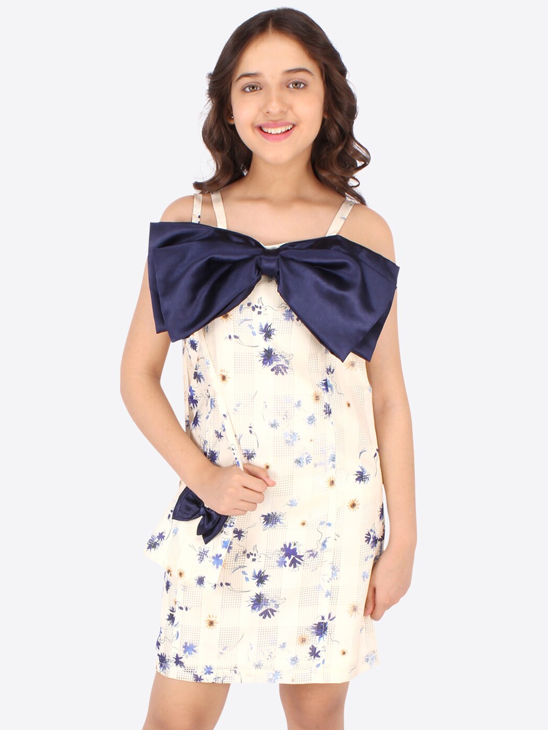 

CUTECUMBER Cream-Coloured Georgette Sheath Dress
