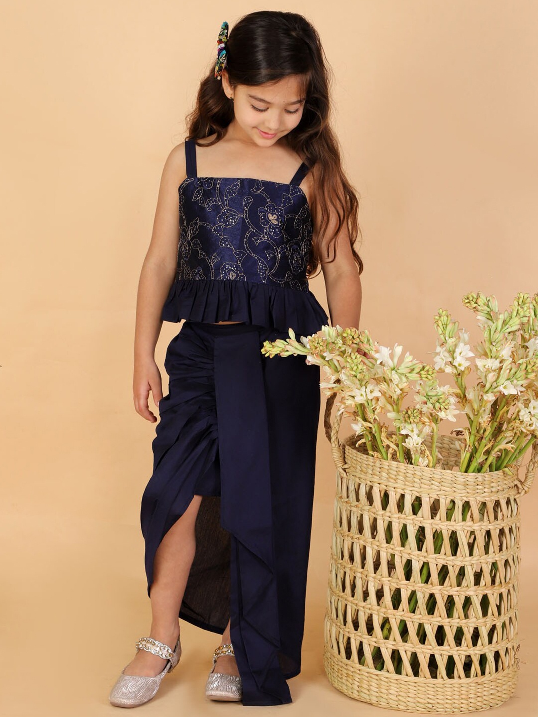 

VASTRAMAY Girls Navy Blue & Gold-Toned Embroidered Sequinned Semi-Stitched Lehenga & Ready to Wear