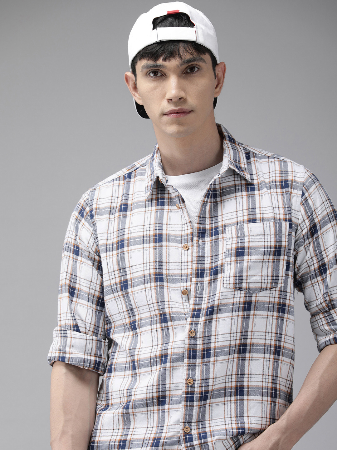 

BEAT LONDON by PEPE JEANS Men White And Navy Blue Slim Fit Checked Pure Cotton Shirt