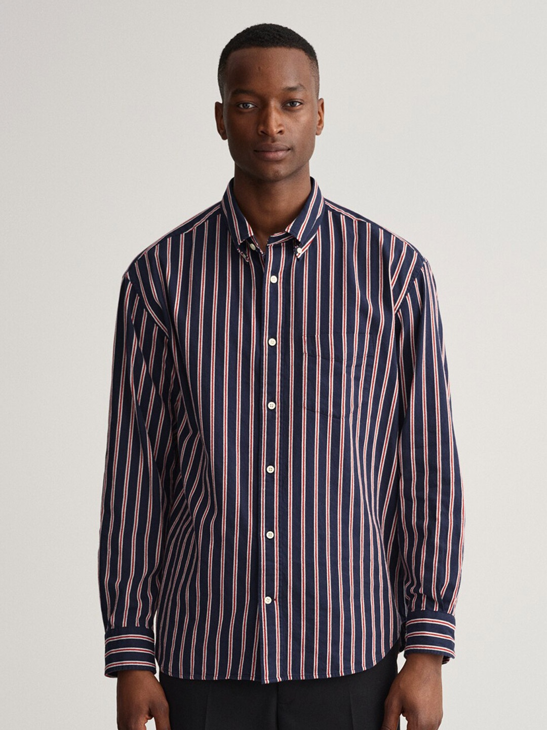 

GANT Men Relaxed Fit Dobby Striped Casual Shirt, Navy blue