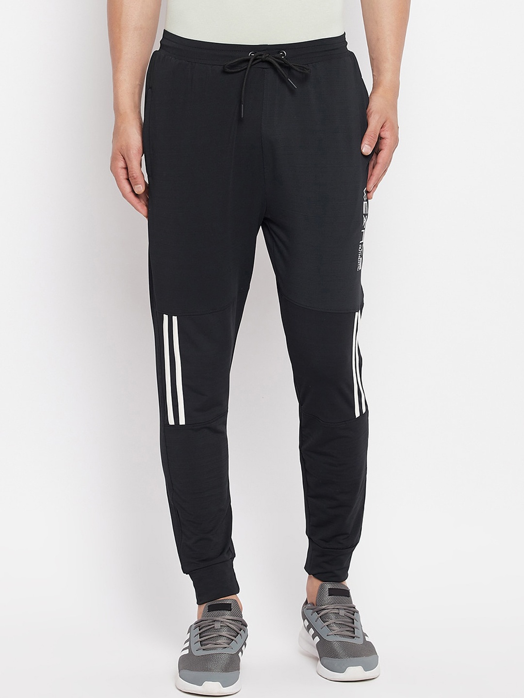 

Duke Men Black Solid Slim-Fit Jogger