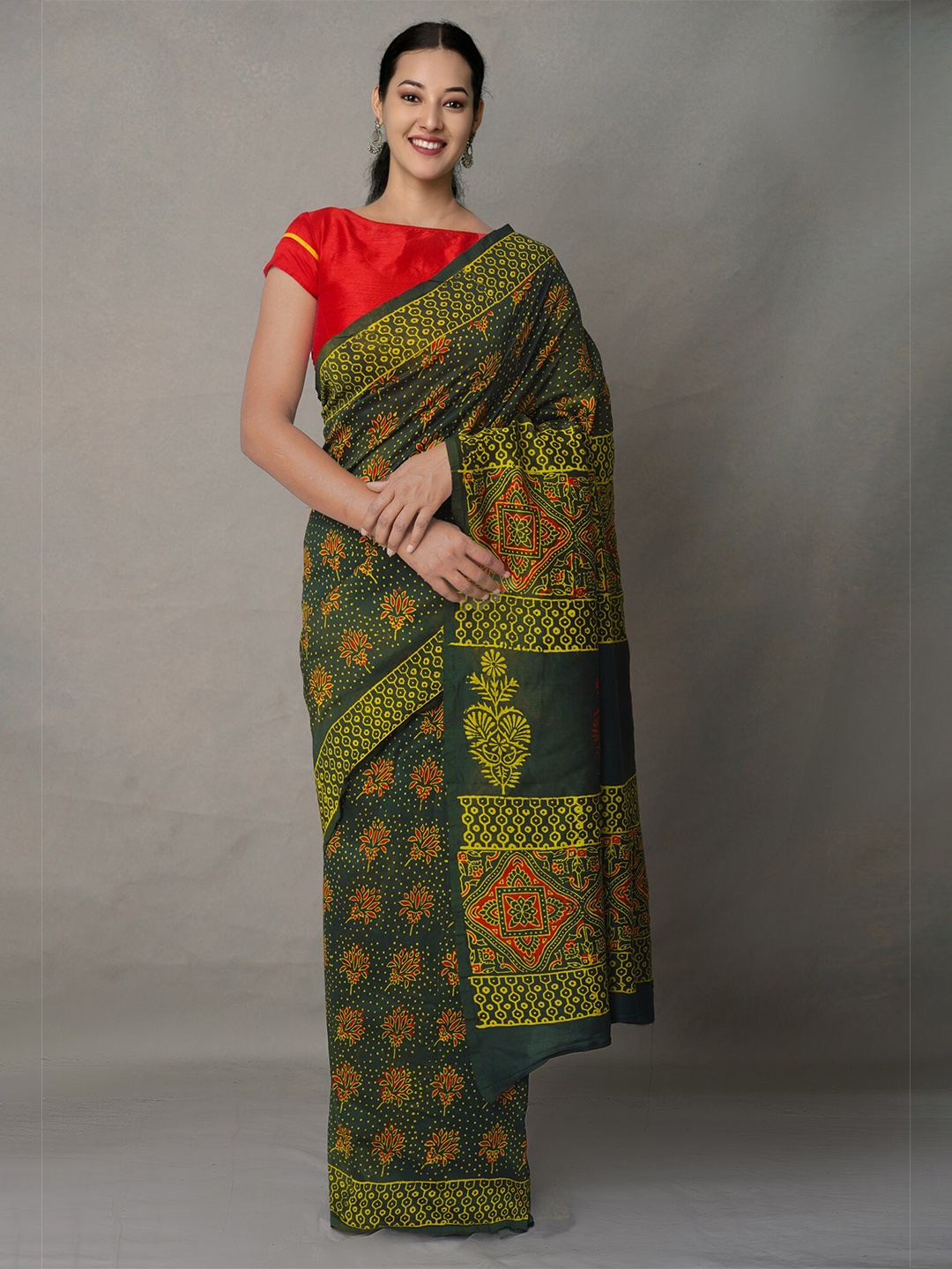 

Unnati Silks Green & Red Ethnic Motifs Silk Cotton Chanderi Saree