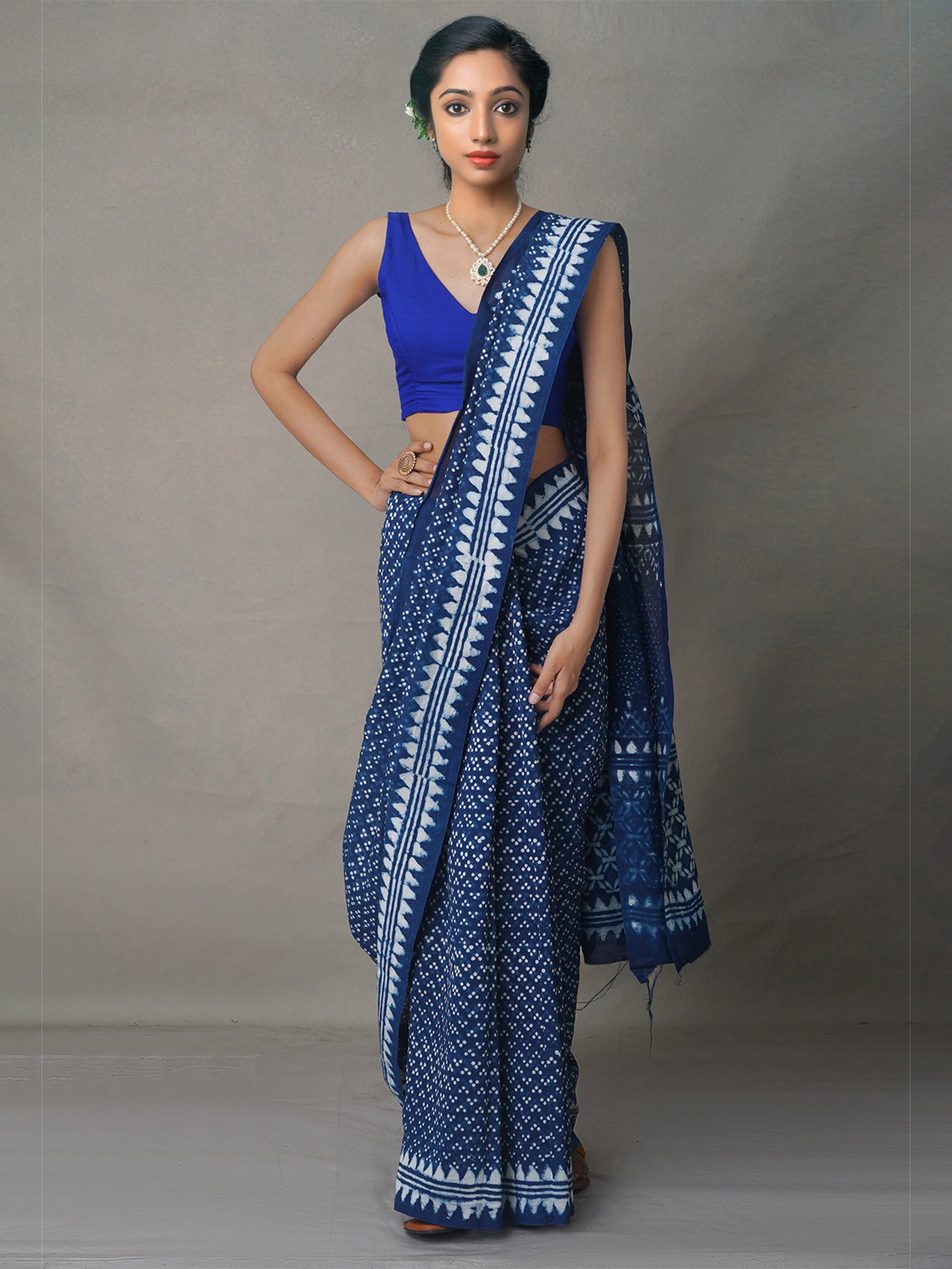 

Unnati Silks Navy Blue & White Ethnic Motifs Silk Cotton Chanderi Saree