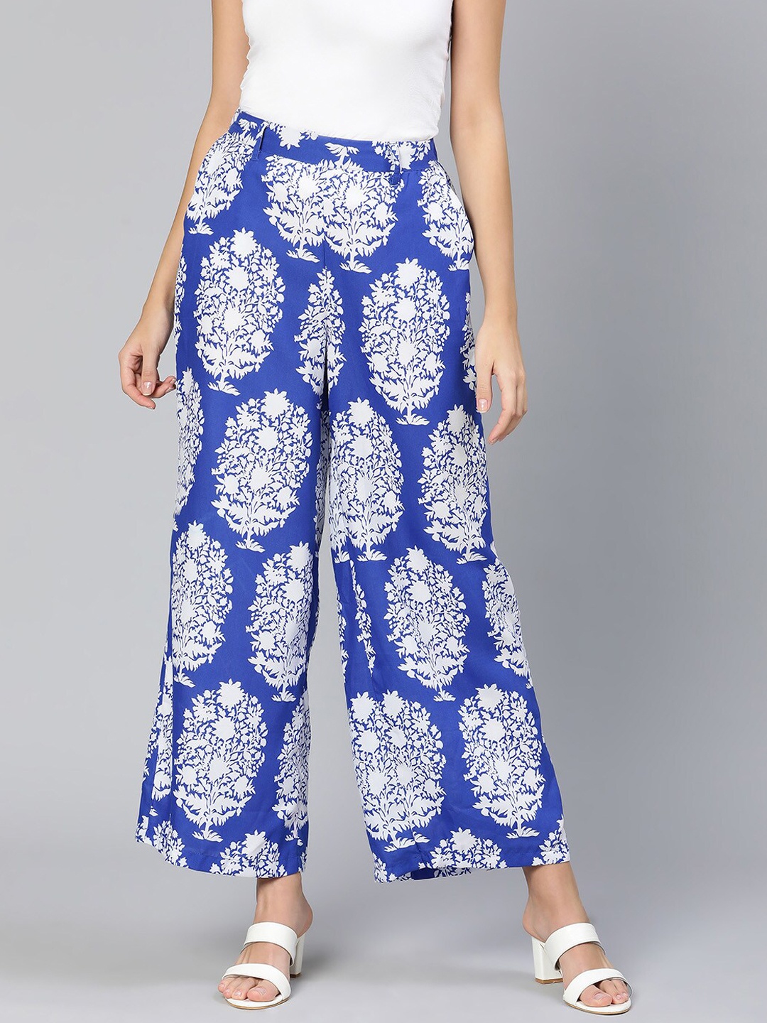 

Oxolloxo Women Blue Floral Printed Trousers