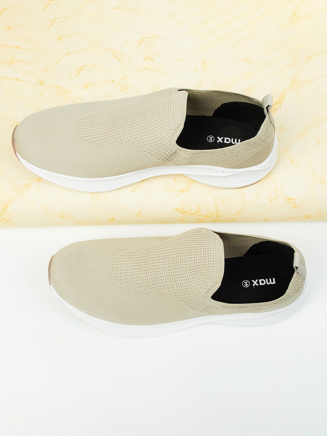 

max Men Beige Mesh Walking Non-Marking Shoes