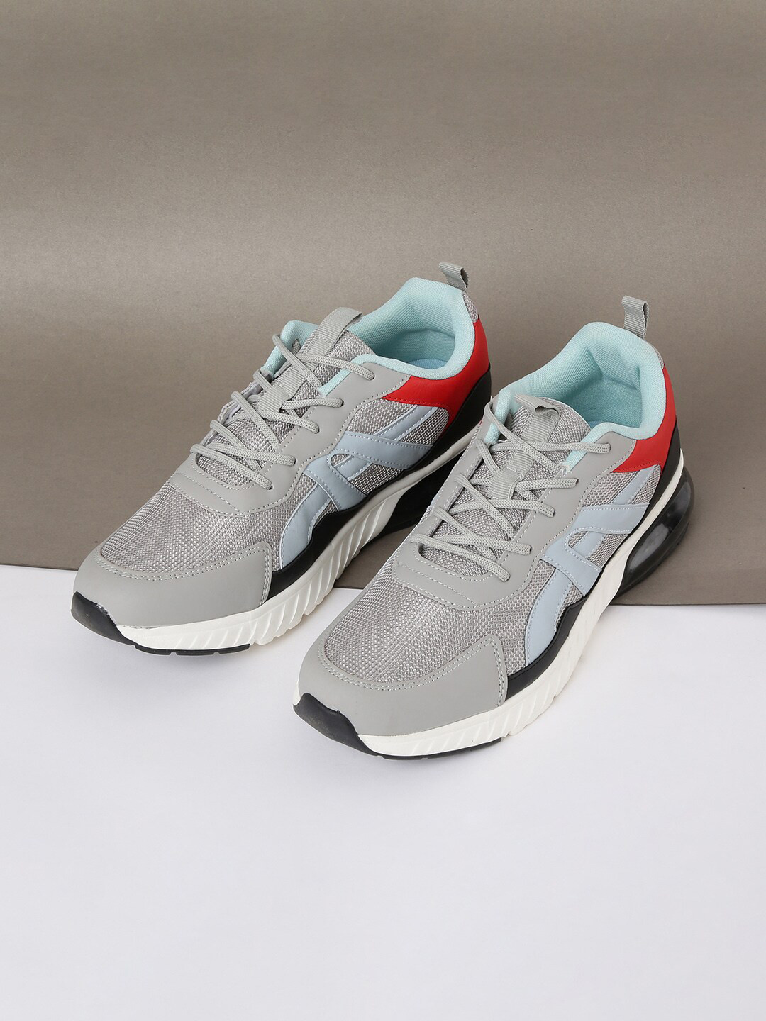 

max Men Grey Walking Non-Marking Shoes