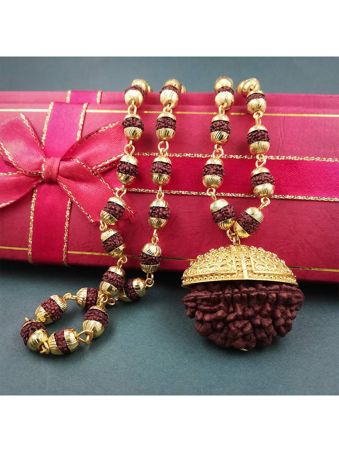 

Saizen Unisex Gold-Toned & Brown Brass Gold-Plated Antique Chain
