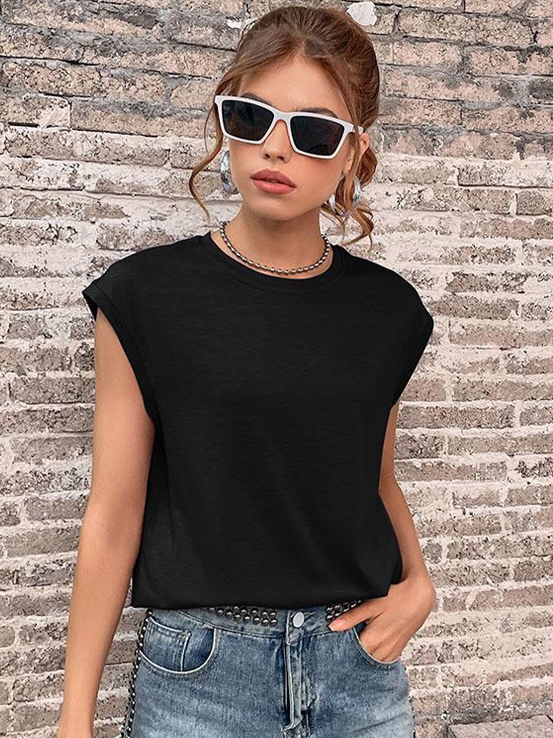 

StyleCast Black Extended Sleeves Top