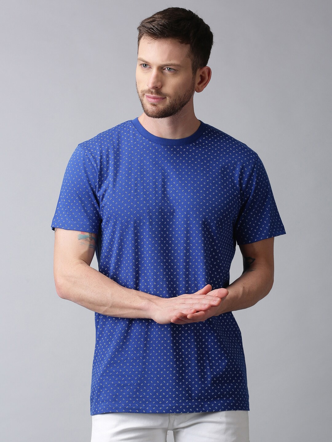 

UrGear Men Blue Printed T-shirt