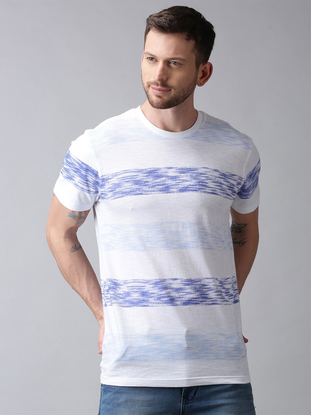 

UrGear Men Blue Striped T-shirt