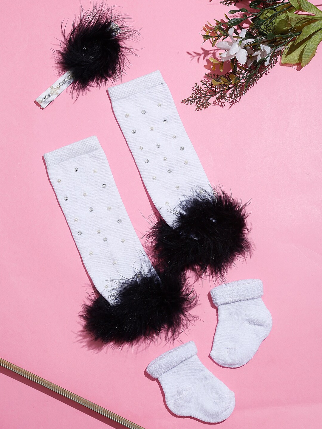 

TIPY TIPY TAP Set Of 3 Fur Leg Cover With Socks & Hair Band, White