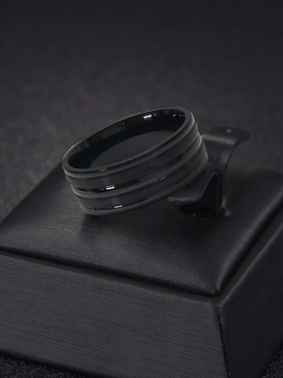 

OOMPH Men Black Stainless Steel Band Ring