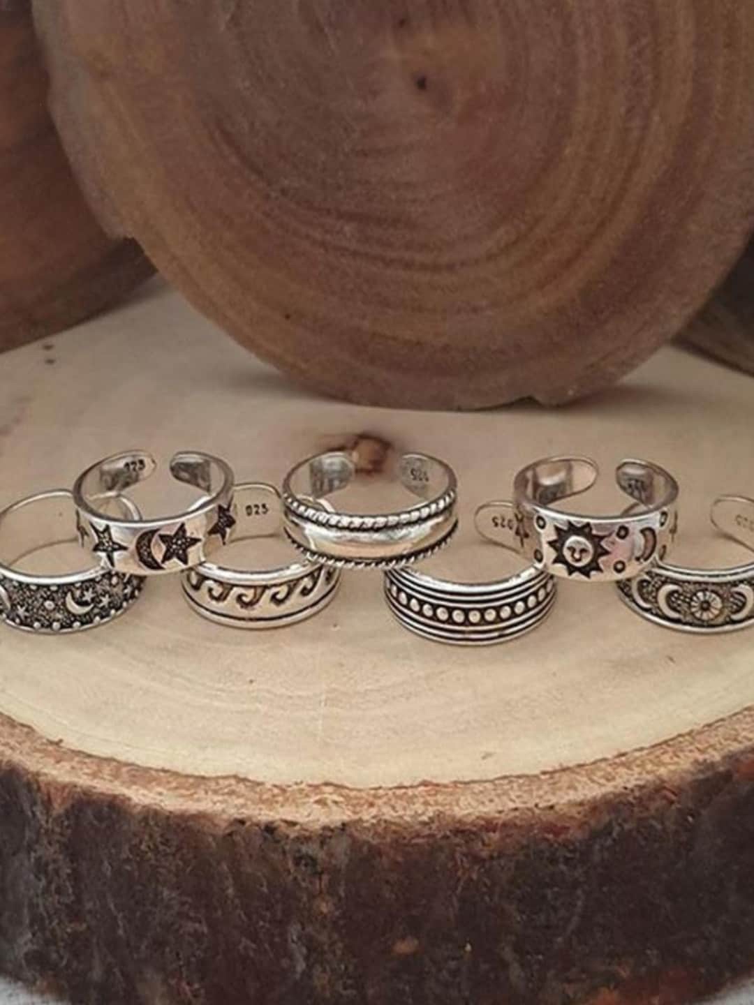 

OOMPH Set Of 7 Oxidised Silver-Toned Bohemian Toe Rings