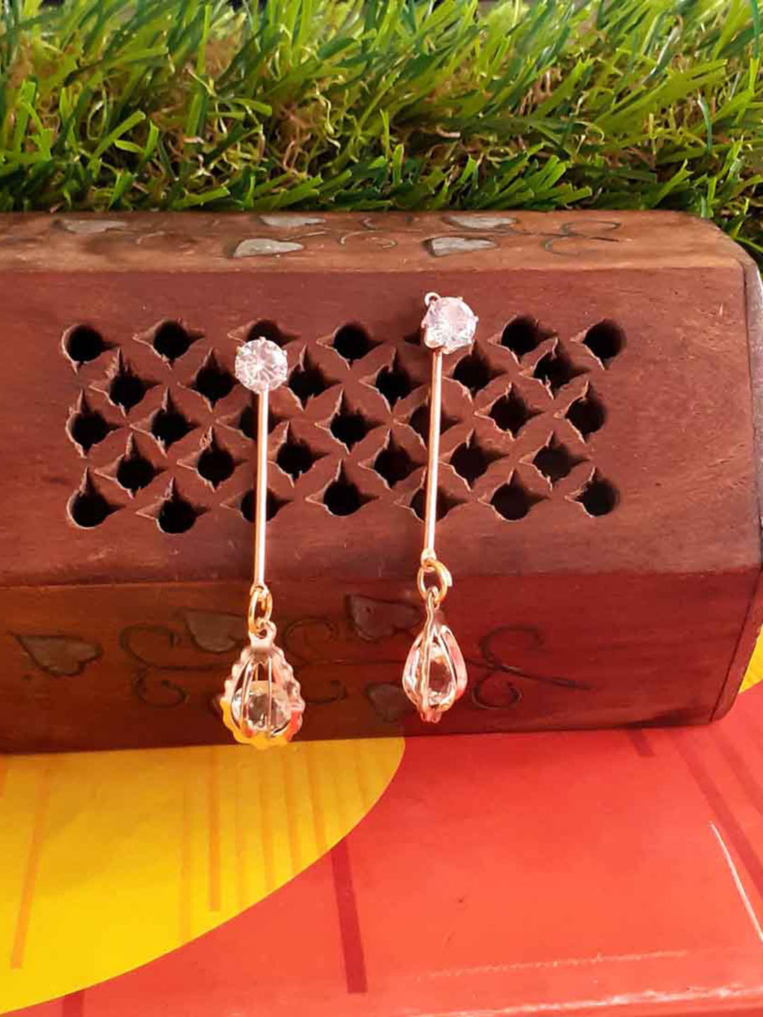 

RICH AND FAMOUS Gold-Toned Contemporary Drop Earrings