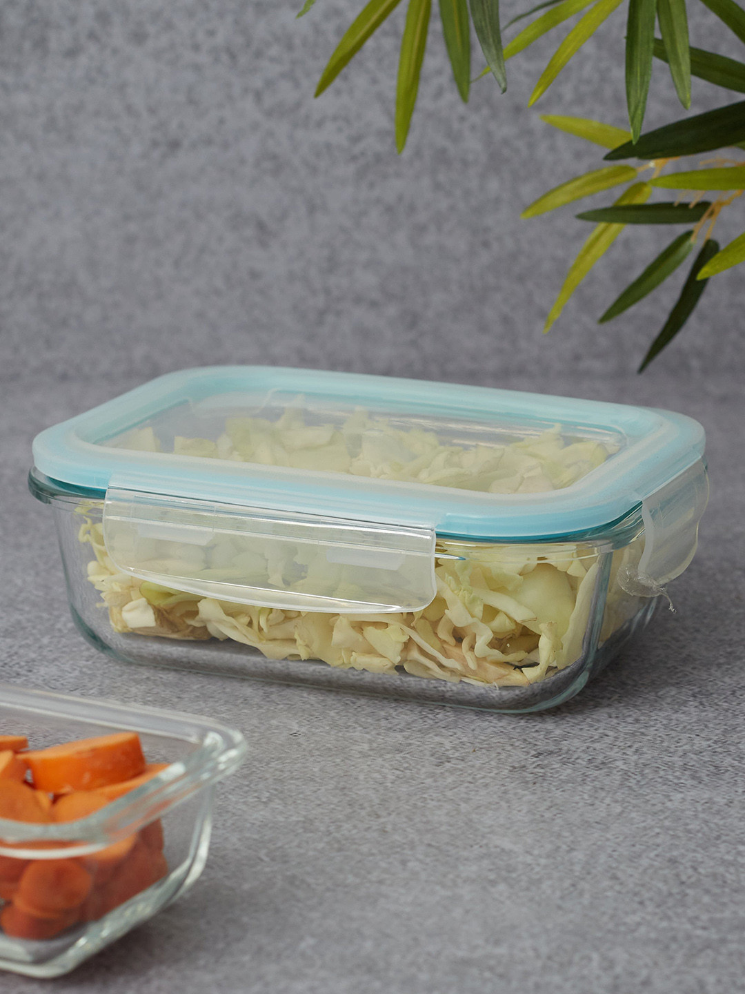 

HomeTown Transparent Rectangle Glass Container with PP Lid 640ML