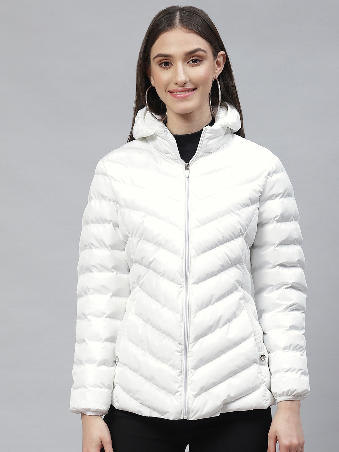 

Foreign Culture By Fort Collins Women White Solid Padded Jacket