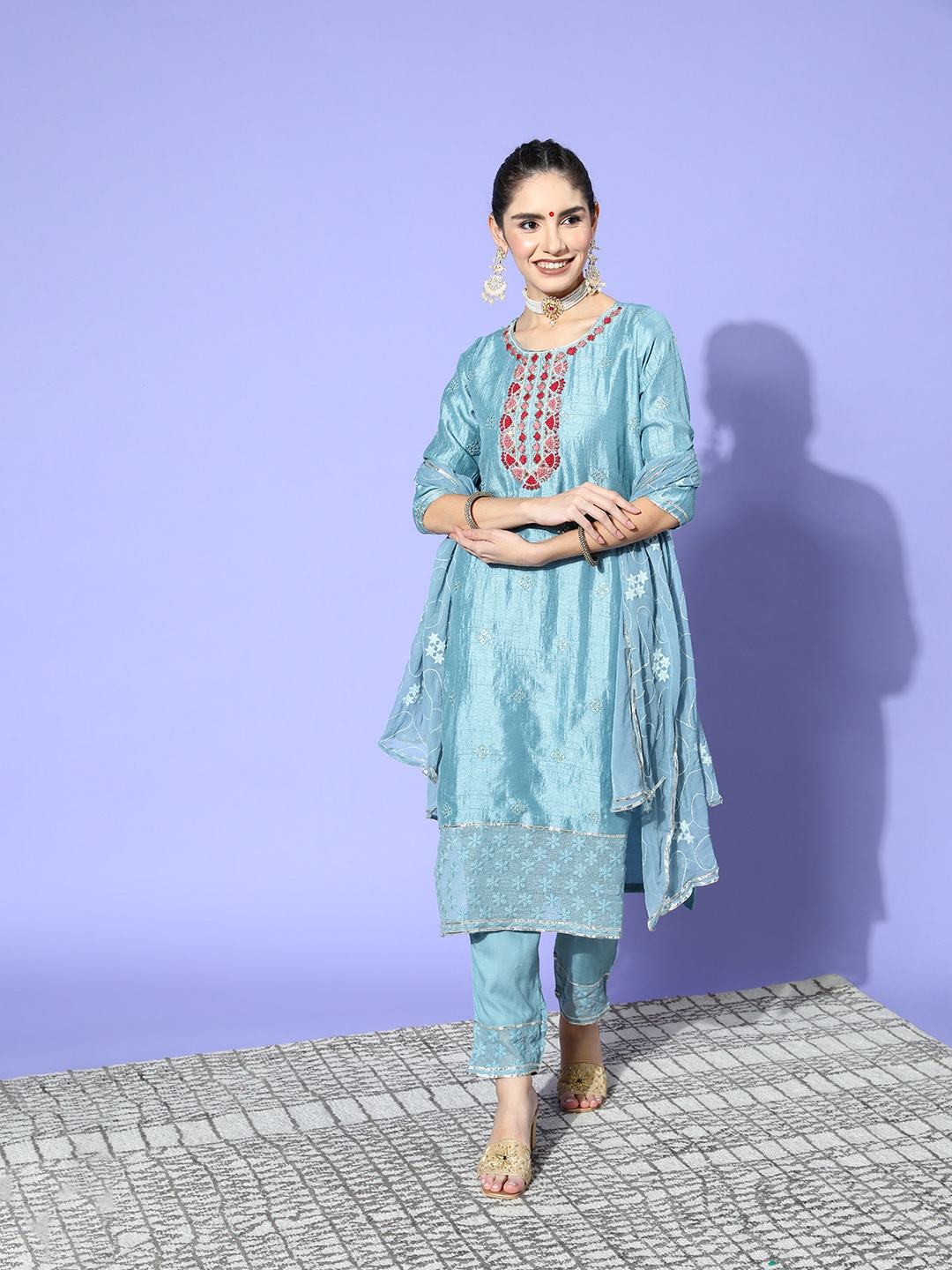 

Ishin Women Floral Raw Silk Patakha Guddi Kurta Set, Blue