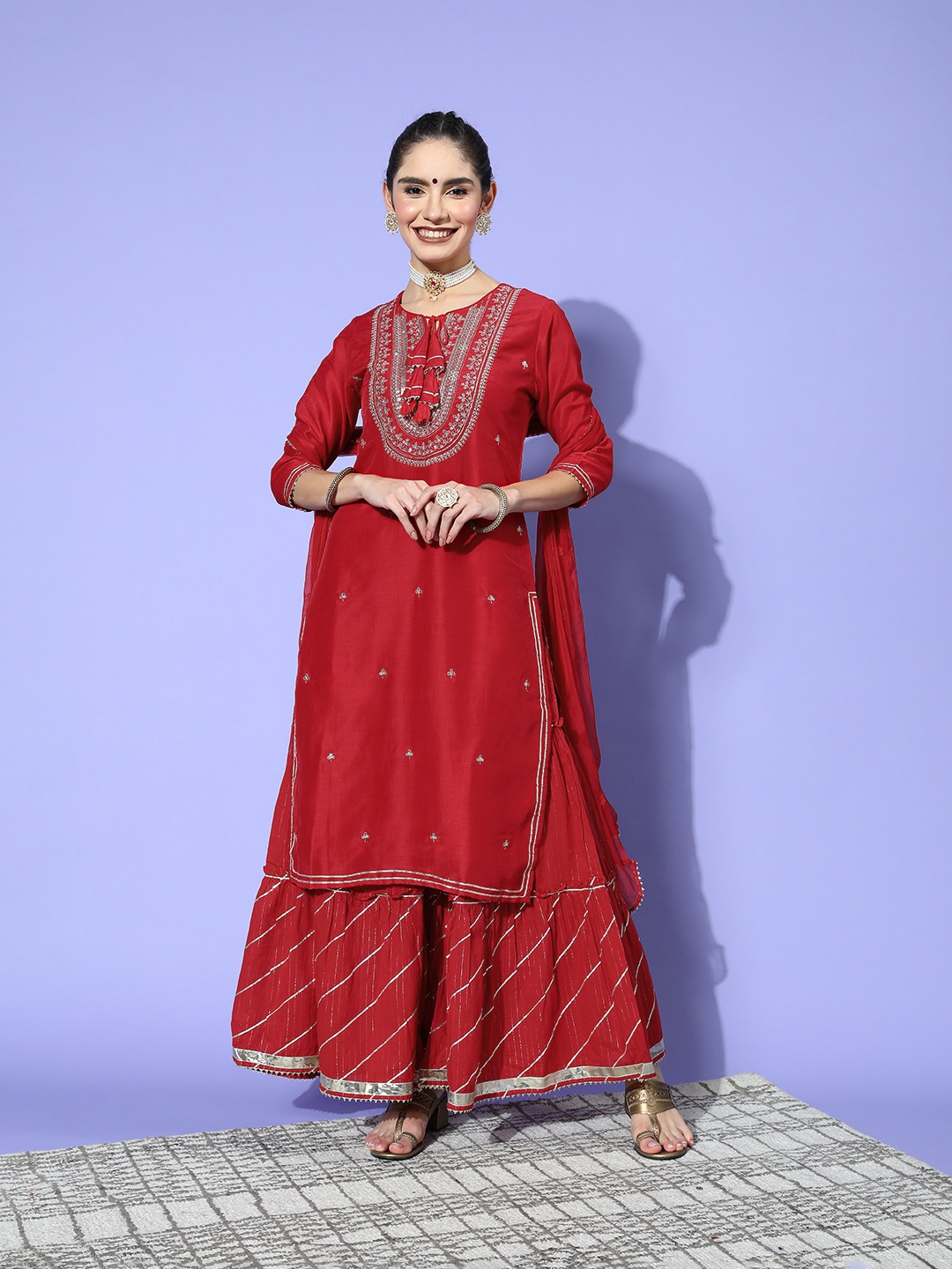 

Ishin Women Floral Silk Blend Patakha Guddi Kurta Set, Red