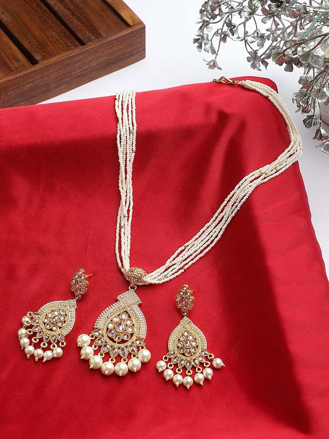 

STEORRA JEWELS Gold Plated White Kundan Studded Jewellery Set