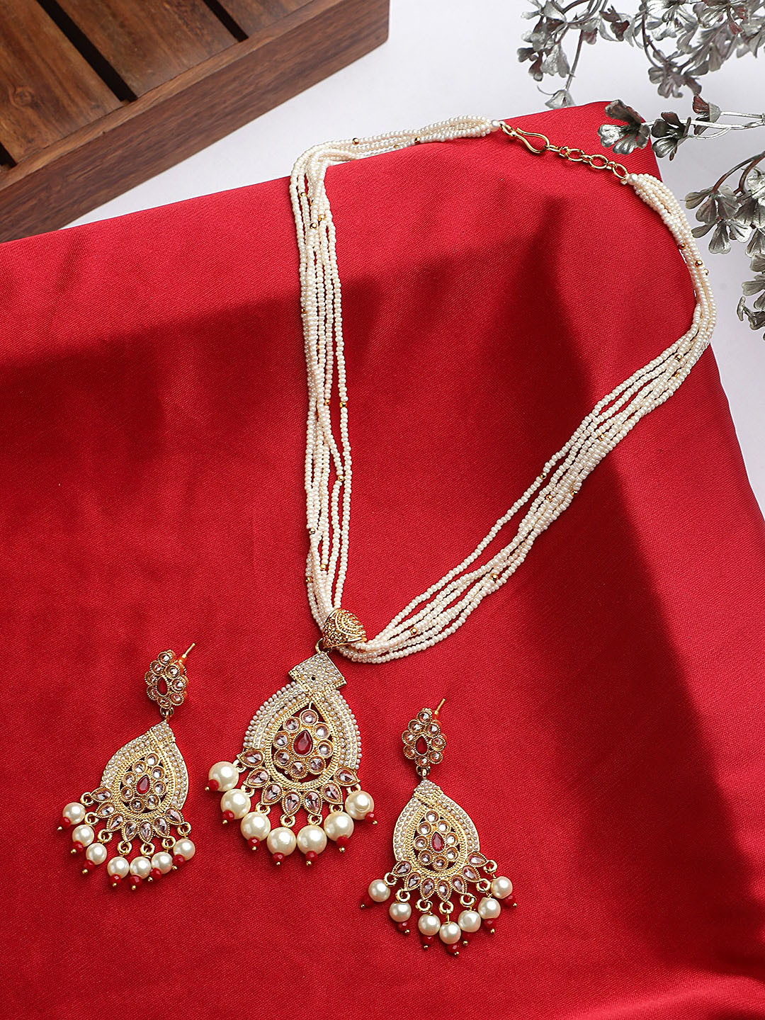 

STEORRA JEWELS Gold-Plated Red Kundan Studded Pearl Beaded Jewellery Set