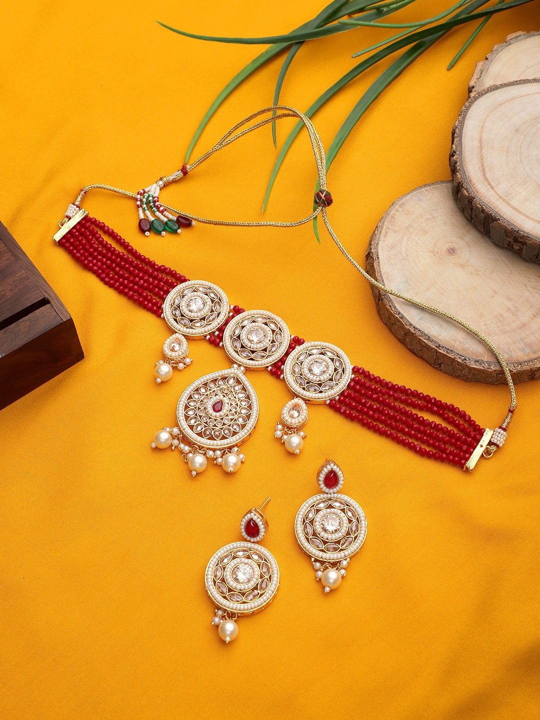 

STEORRA JEWELS Gold-Plated Maroon Kundan & Pearl Studded Choker Jewellery Set