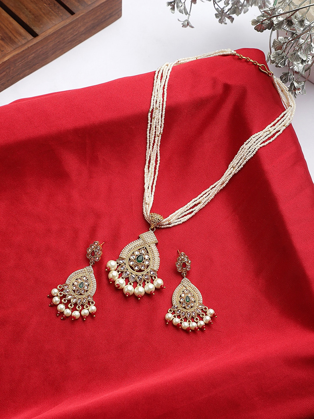 

STEORRA JEWELS Gold-Plated White & Green Kundan-Studded & Beaded Jewellery Set