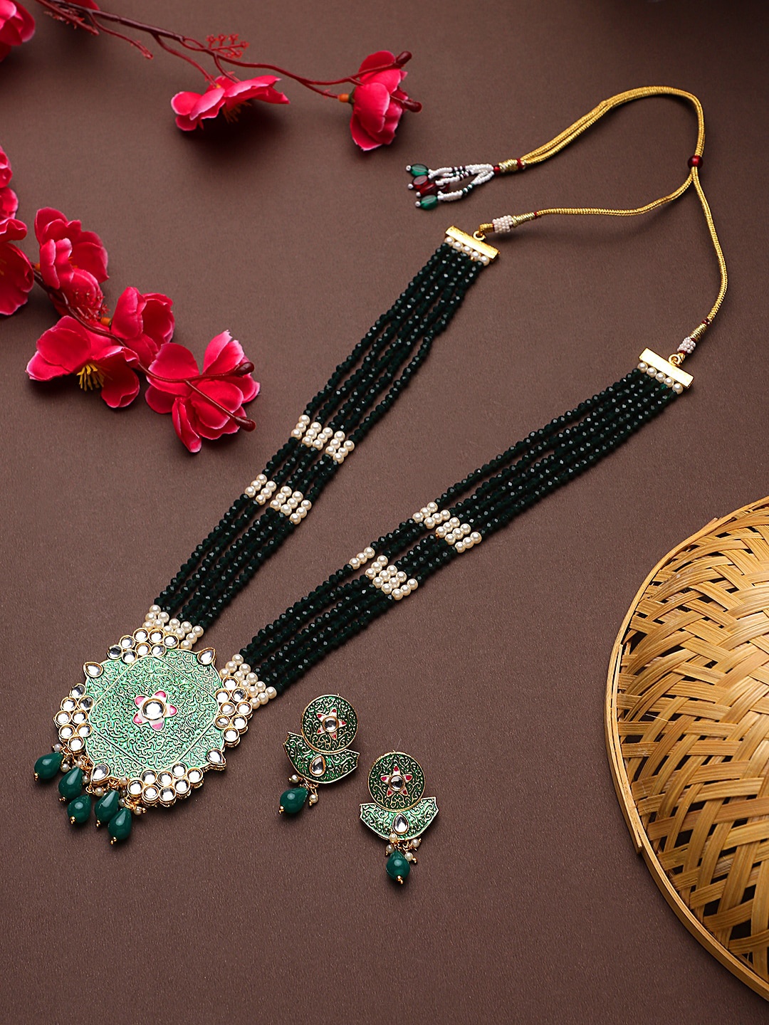 

STEORRA JEWELS Gold-Plated Green Kundan-Studded & Beaded Jewellery Set