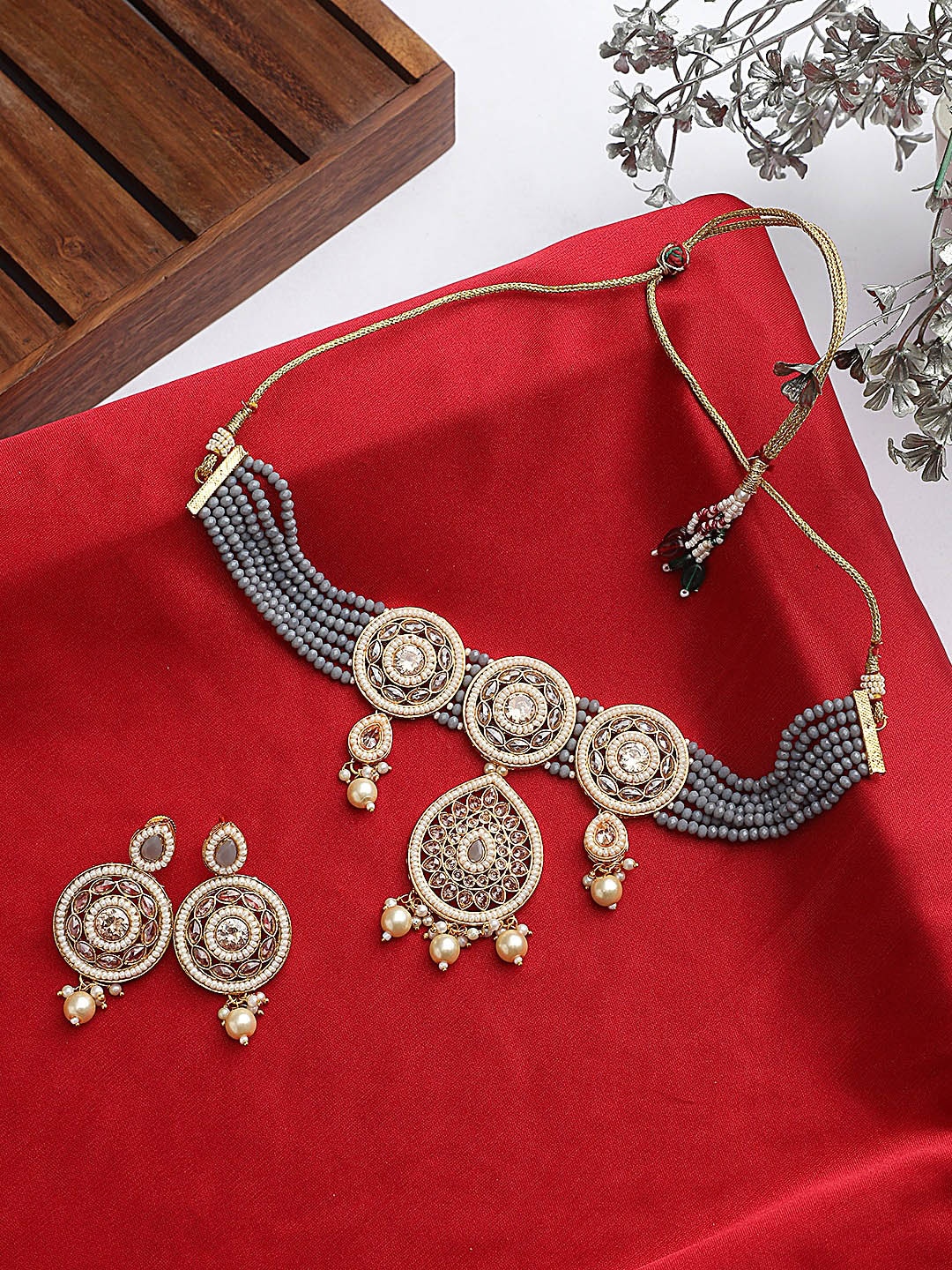

STEORRA JEWELS Gold-Plated Grey Kundan Studded Choker Jewellery Set