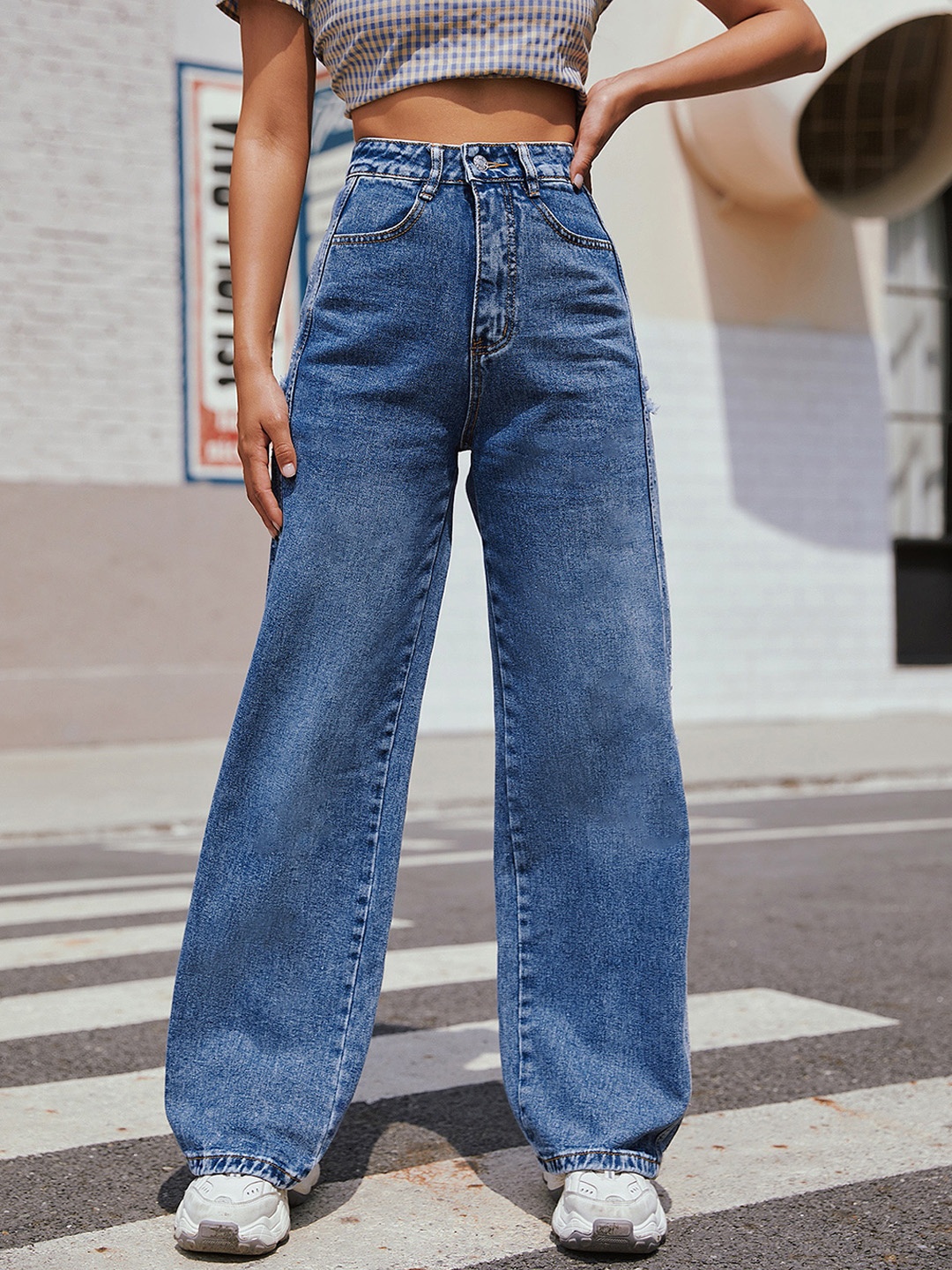 

BoStreet Women Blue Wide Leg Mildly Distressed Light Fade Jeans