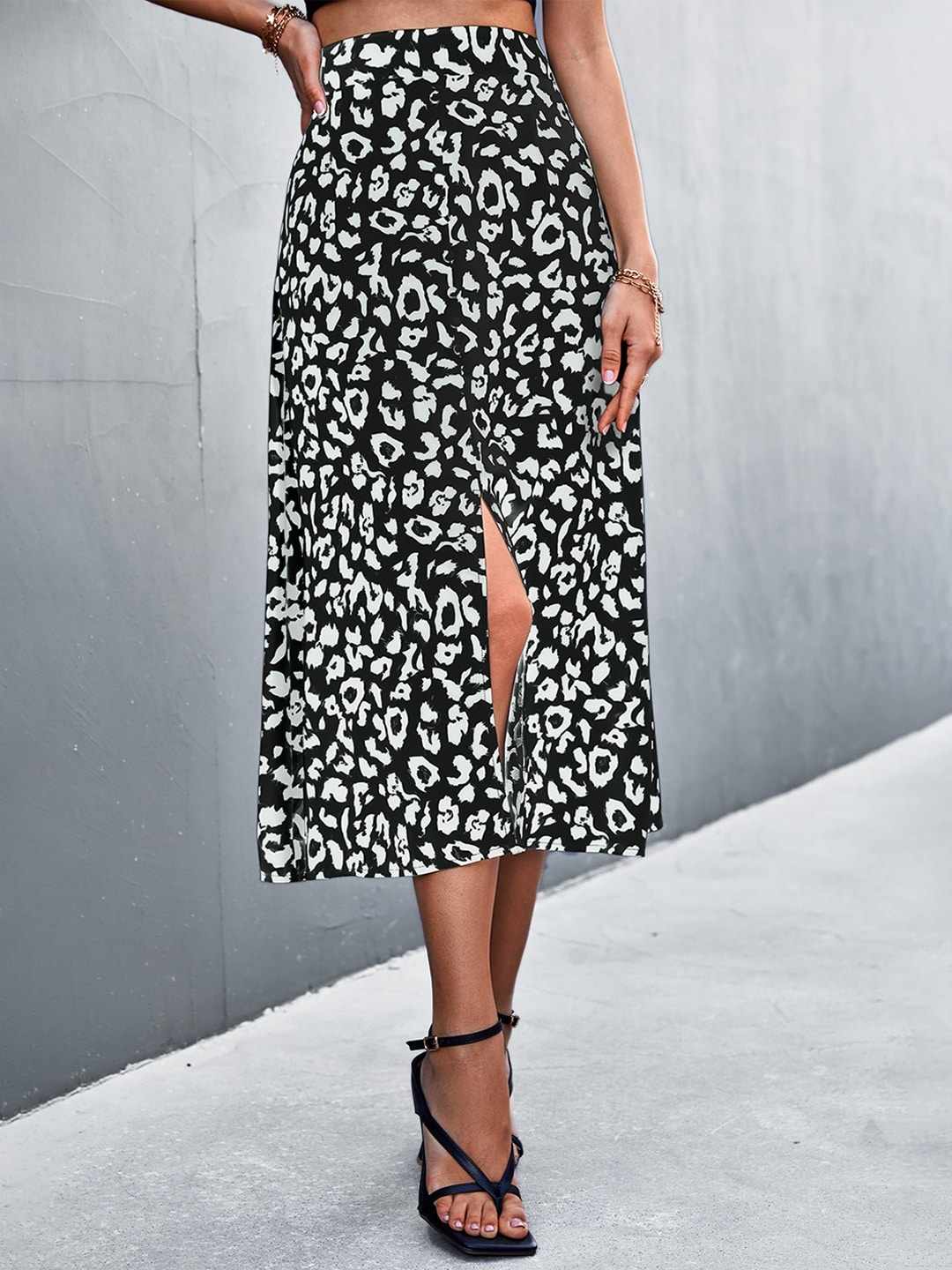 

BoStreet Women Black & White Printed Straight Midi Skirt