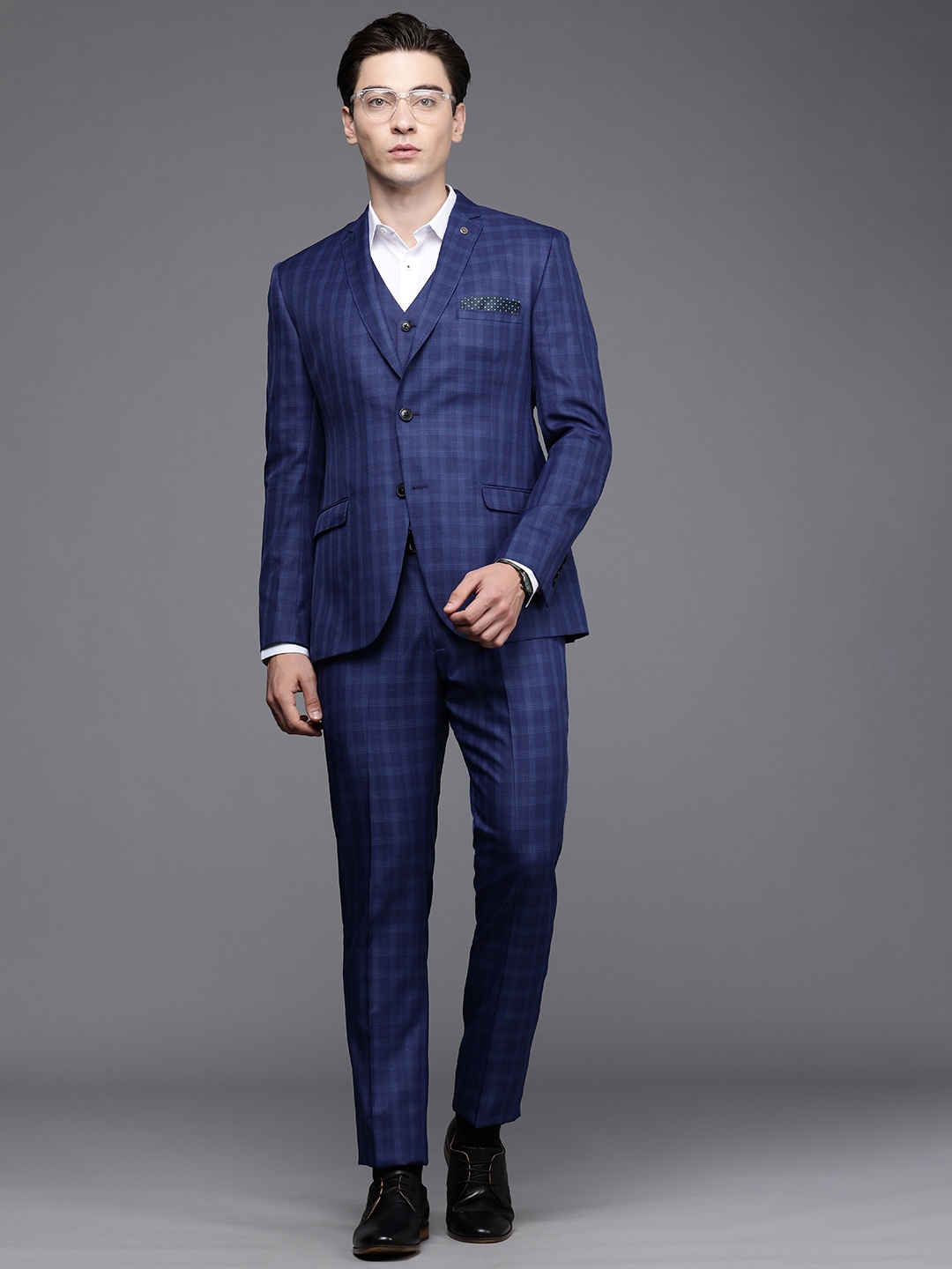 

Theme Men Navy Blue Checked Single-Breasted Slim Fit Notched Collar Formal Suit