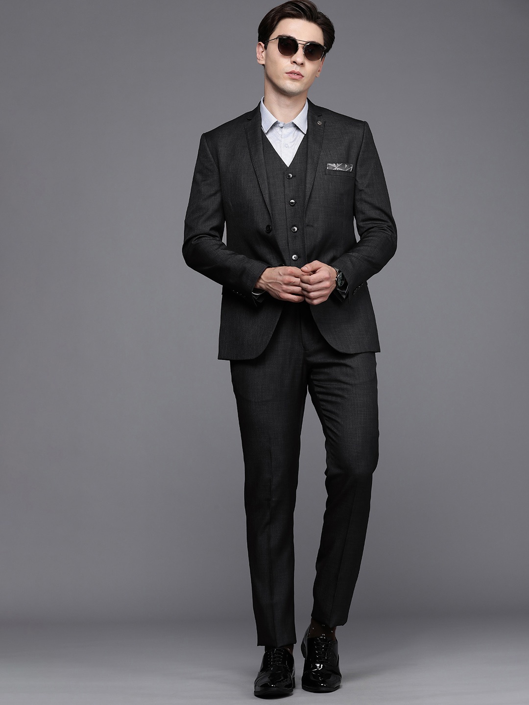

Theme Men Charcoal Grey Solid Single Breasted Slim Fit 3 Piece Formal Suit