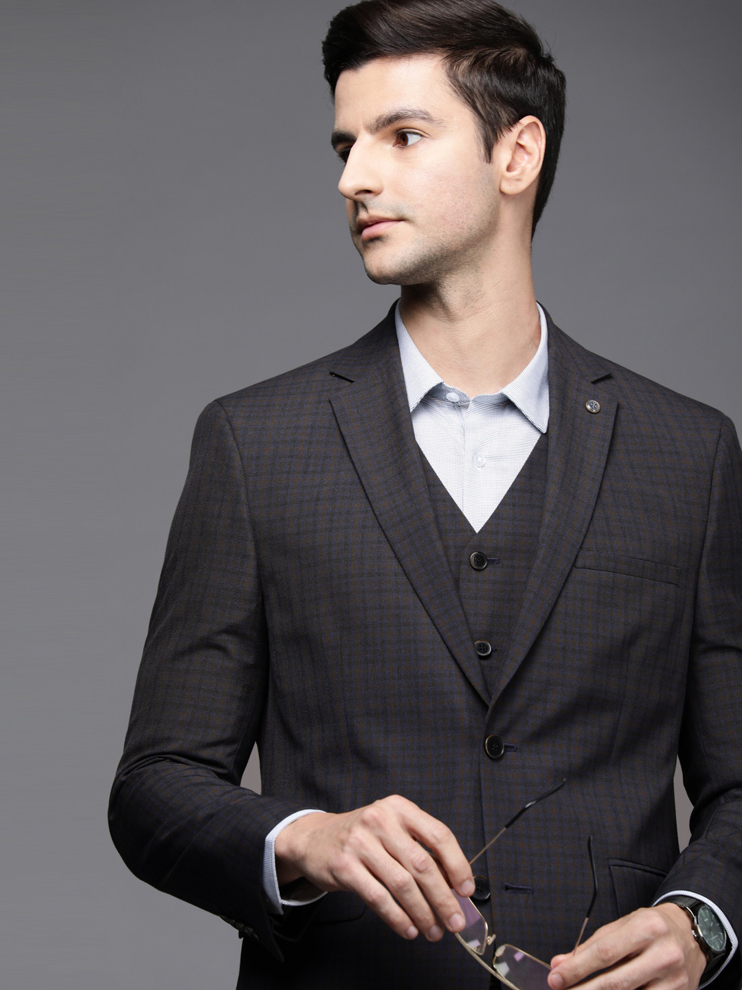 

Theme Men Black Checked Single-Breasted Regular Fit Notched Collar Formal Suit